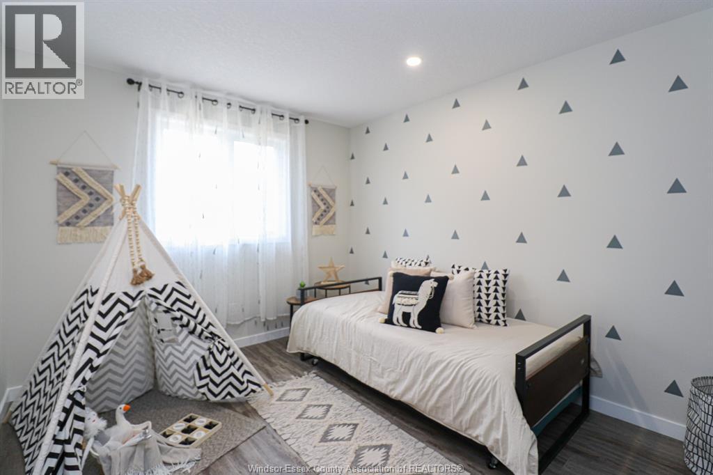Photo 9 of 105 King Street, Chatham ON