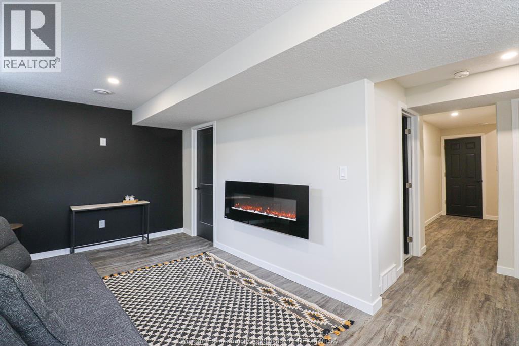 Photo 15 of 105 King Street, Chatham ON