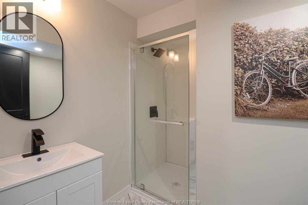 Photo 10 of 105 King Street, Chatham ON