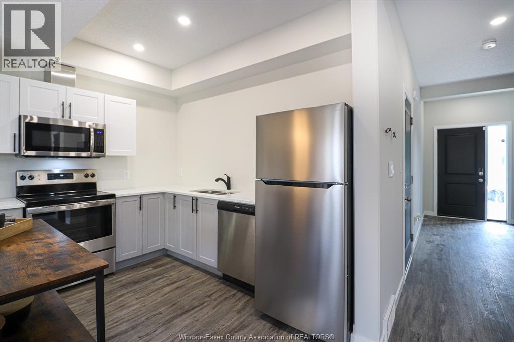 Photo 14 of 105 King Street, Chatham ON