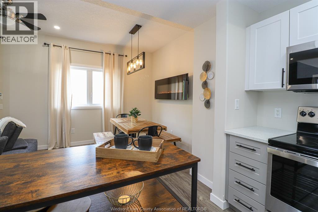 Photo 17 of 105 King Street, Chatham ON