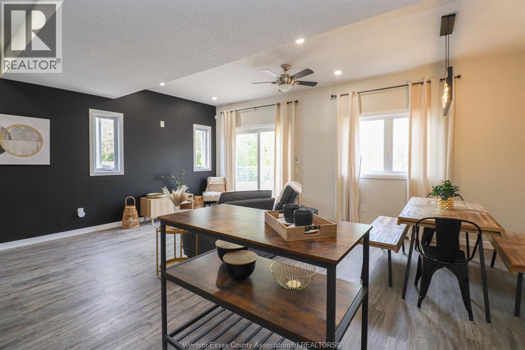 Photo 4 of 105 King Street, Chatham ON