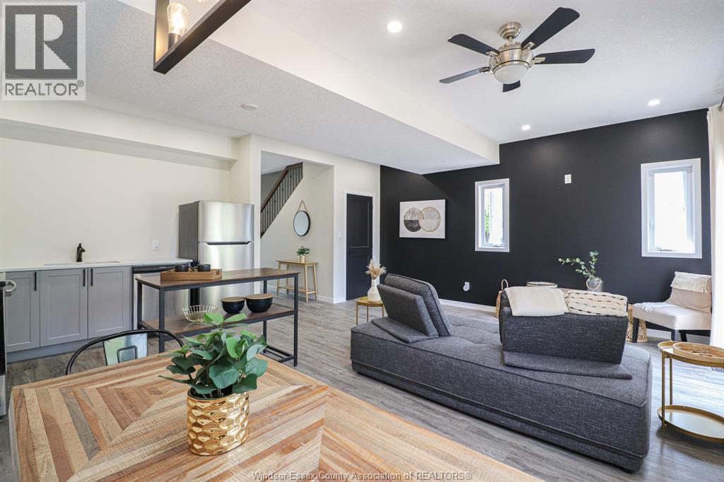 Photo 13 of 105 King Street, Chatham ON