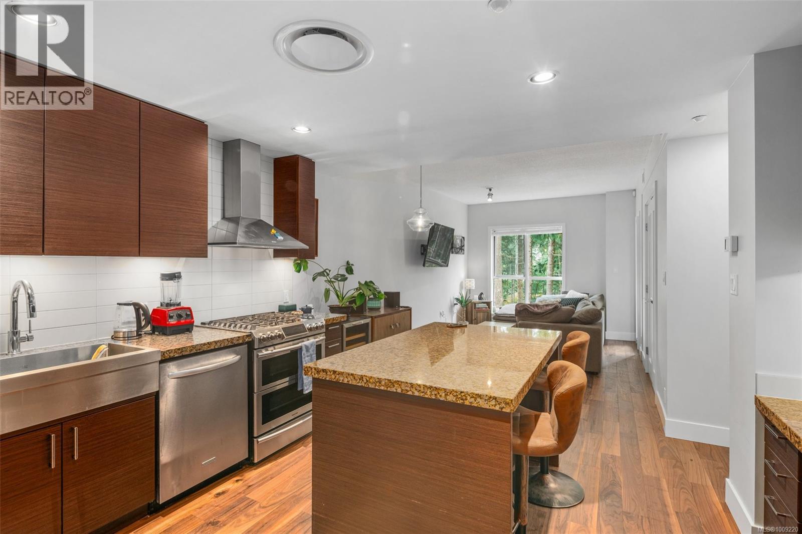 Photo 6 of 321 1400 Lynburne Pl, Langford BC
