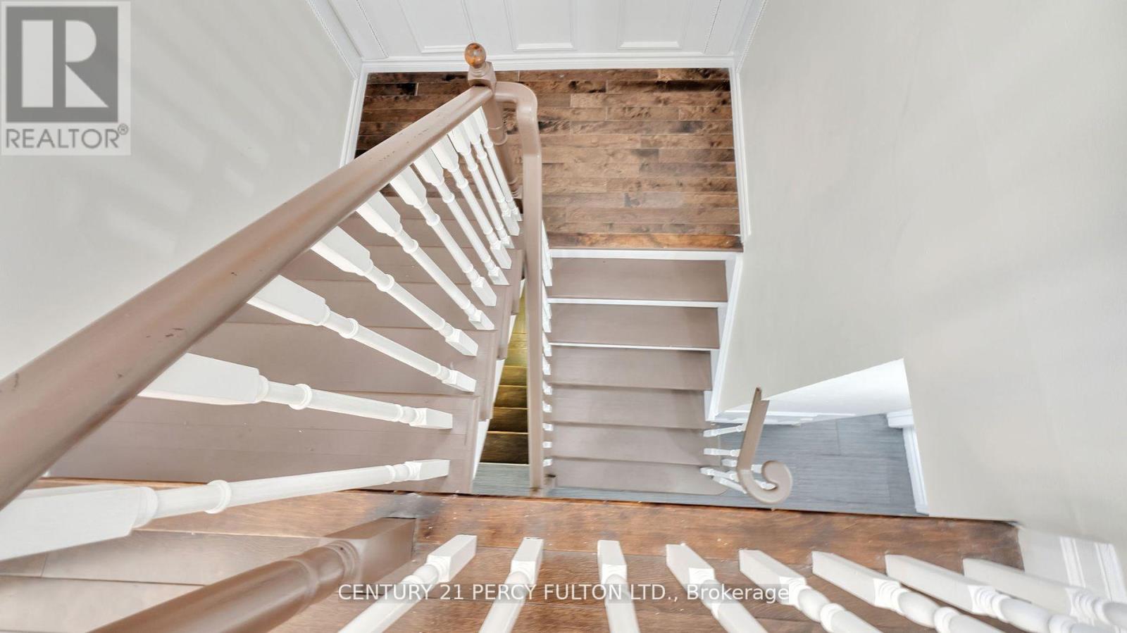 Photo 5 of 7 Steele Valley Court, Whitby ON