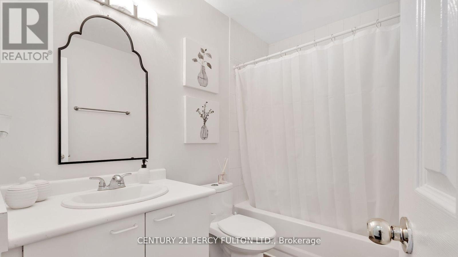 Photo 7 of 7 Steele Valley Court, Whitby ON