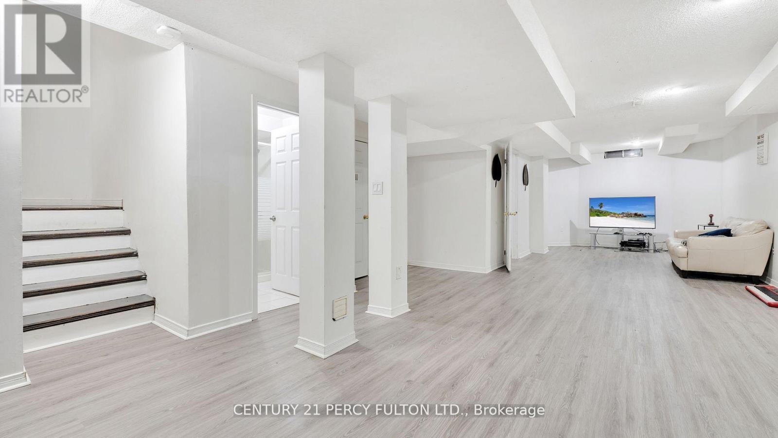 Photo 6 of 7 Steele Valley Court, Whitby ON