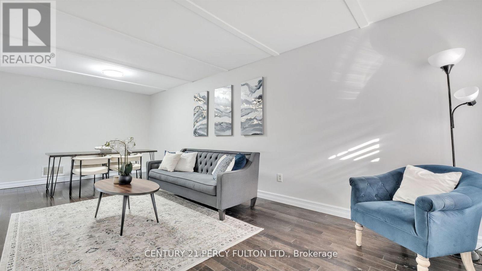 Photo 12 of 7 Steele Valley Court, Whitby ON
