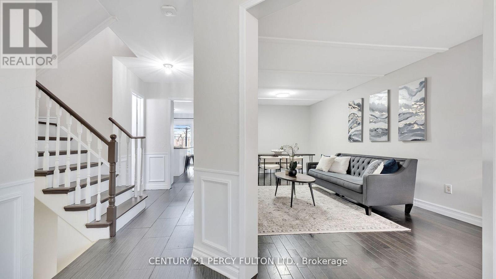Photo 10 of 7 Steele Valley Court, Whitby ON