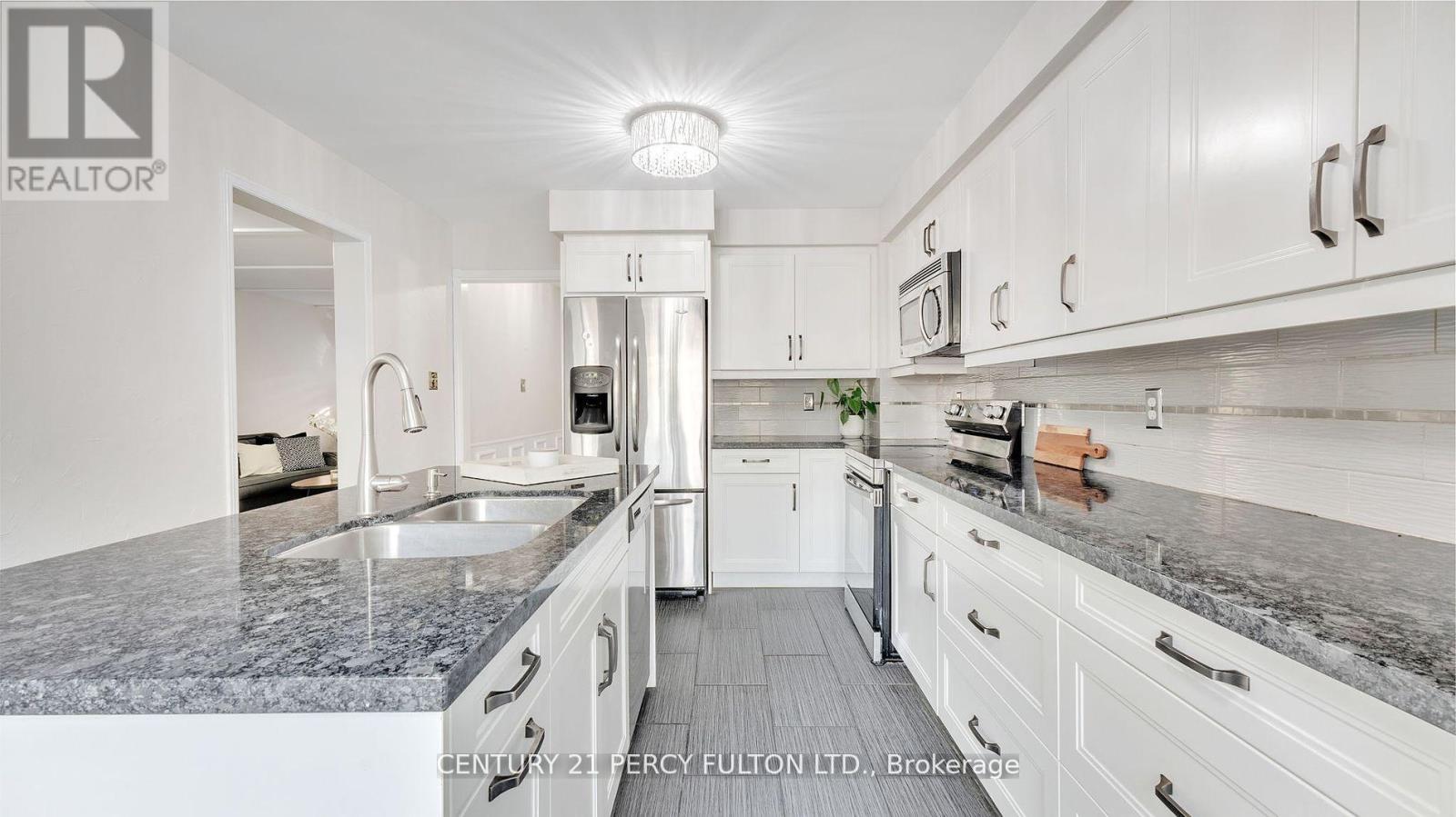 Photo 18 of 7 Steele Valley Court, Whitby ON