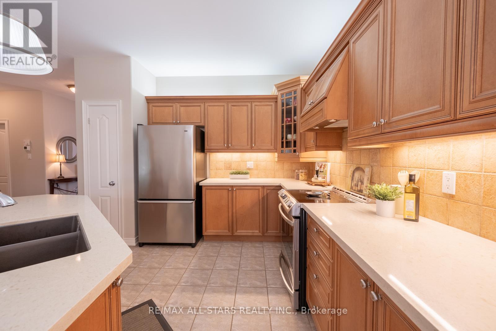 Photo 16 of 79 Gardiner Drive, Bradford West Gwillimbury ON