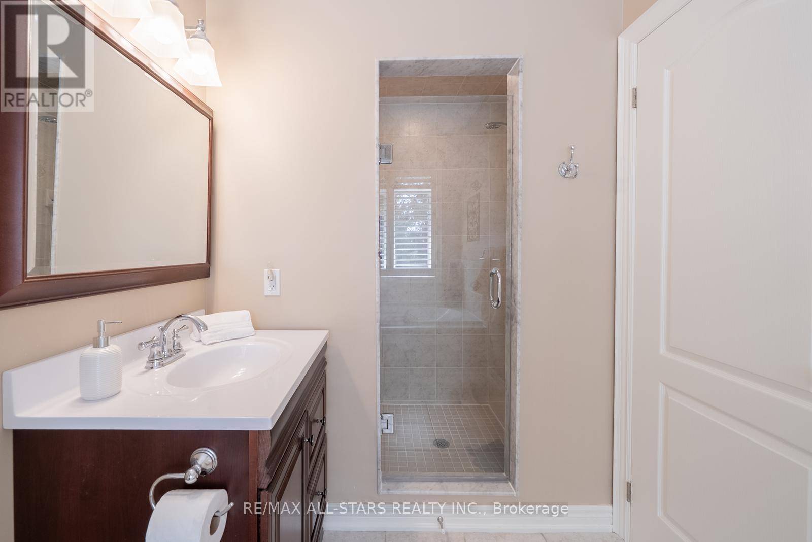 Photo 23 of 79 Gardiner Drive, Bradford West Gwillimbury ON