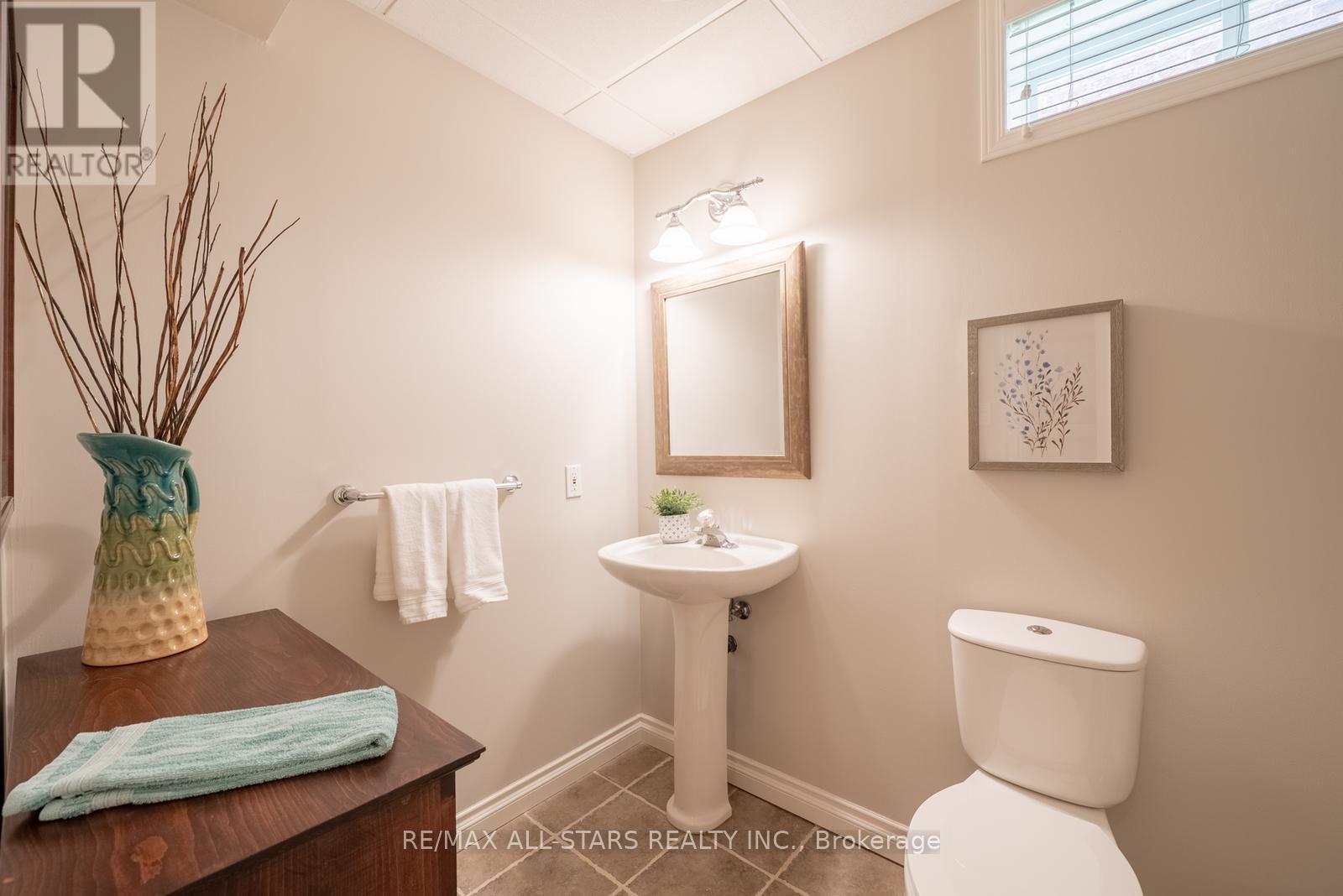Photo 37 of 79 Gardiner Drive, Bradford West Gwillimbury ON
