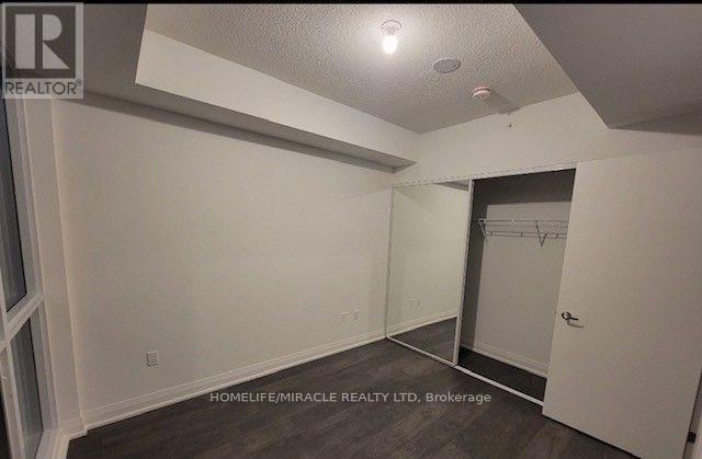 Photo 2 of 824 10 Gibbs Road E, Toronto ON