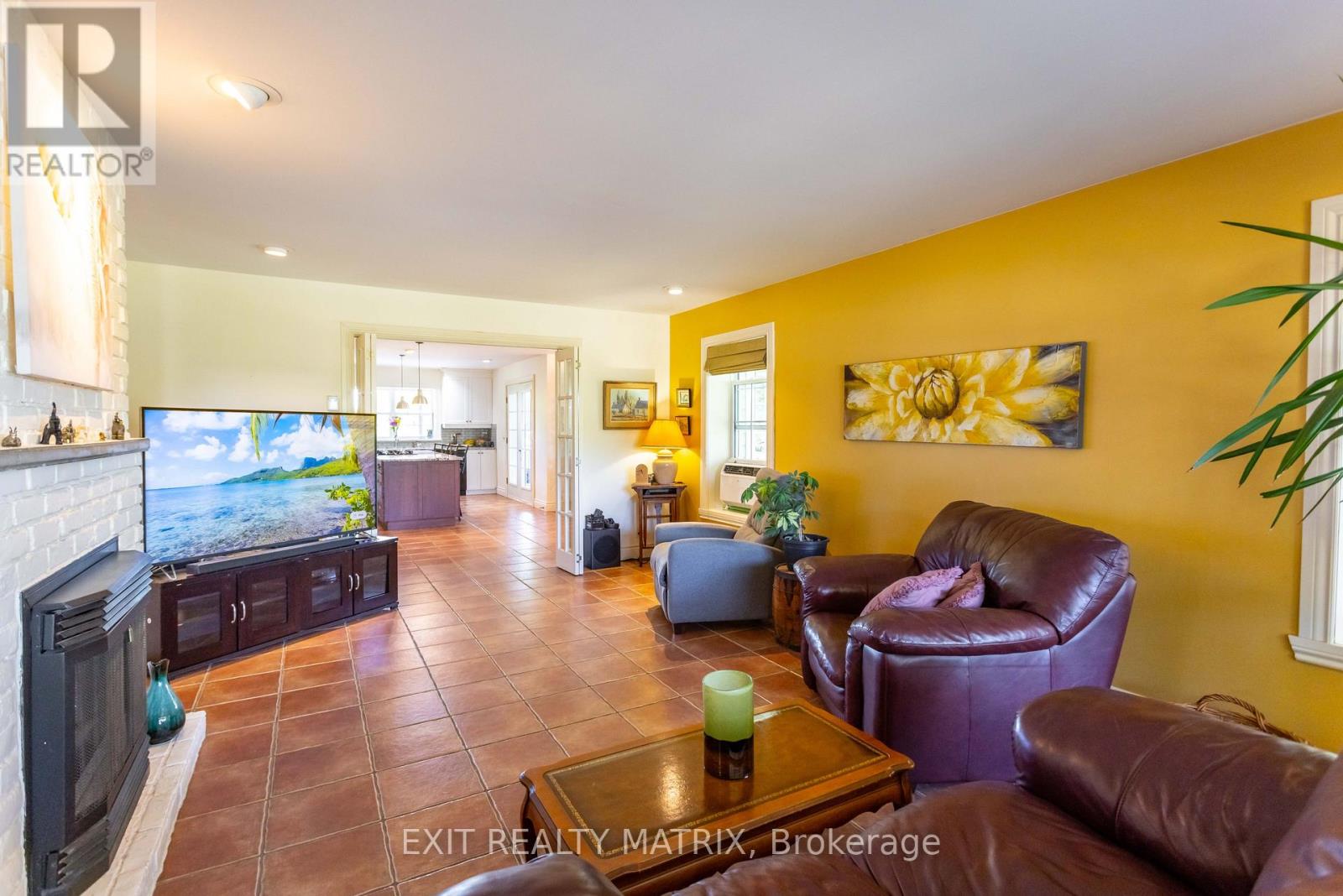 Photo 12 of 20306 Lochiel Street W, North Glengarry ON