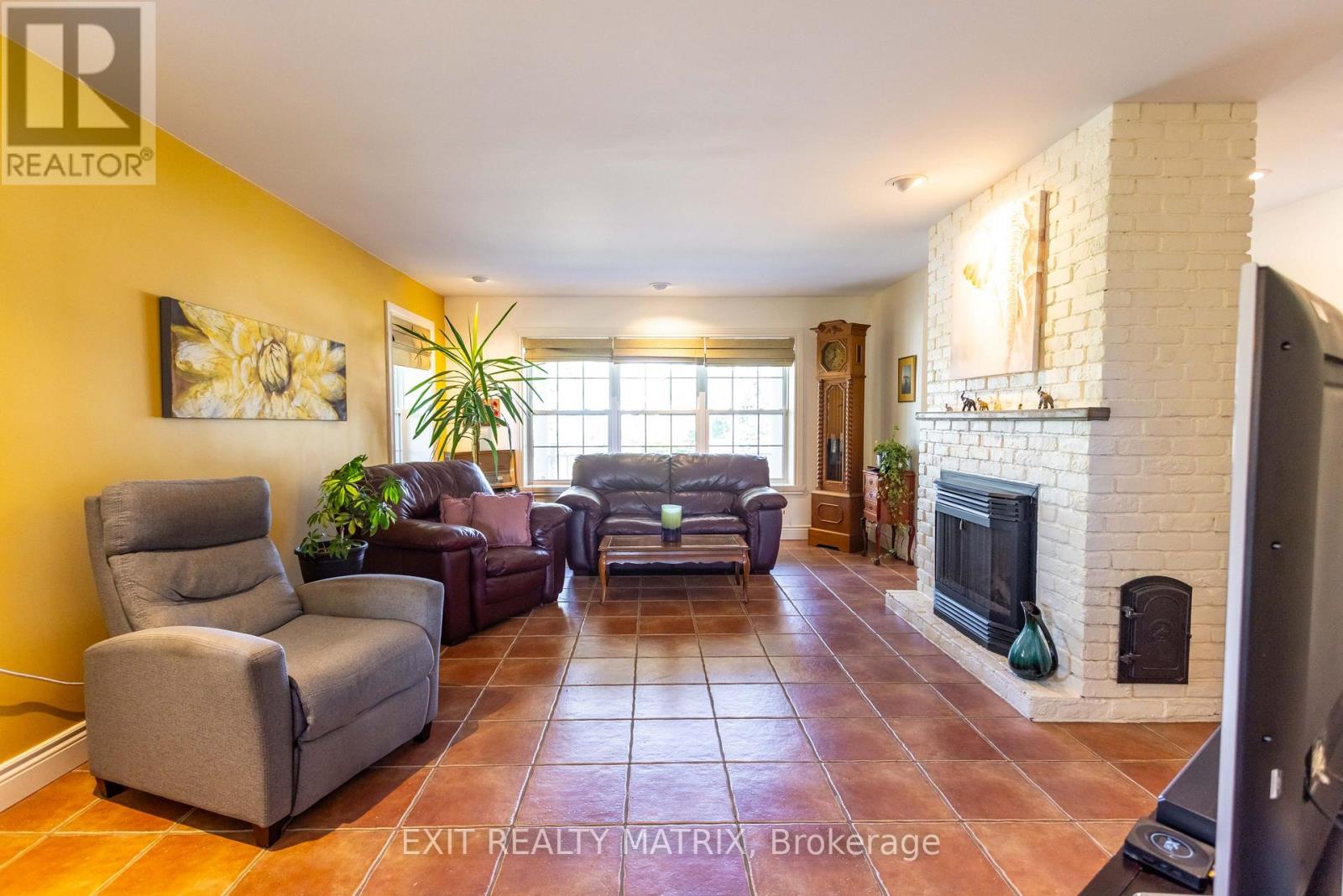 Photo 14 of 20306 Lochiel Street W, North Glengarry ON