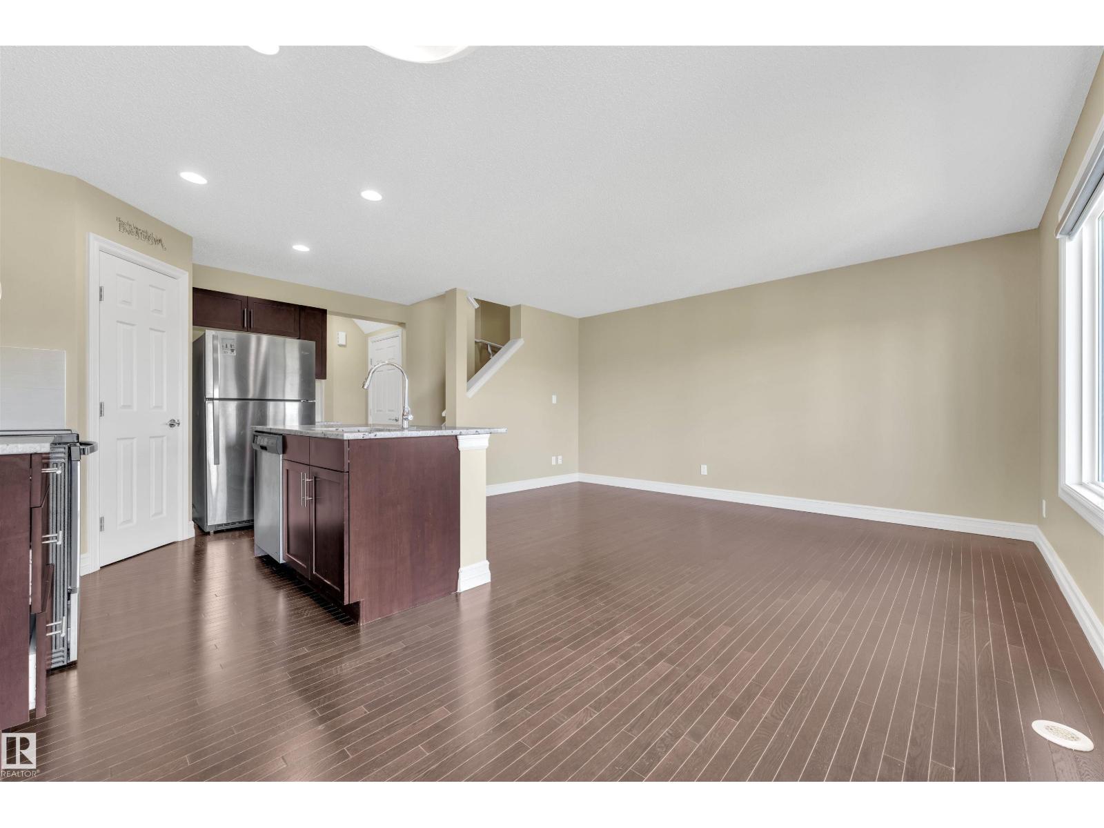 Photo 3 of 77 5317 3 Av Sw, Edmonton AB