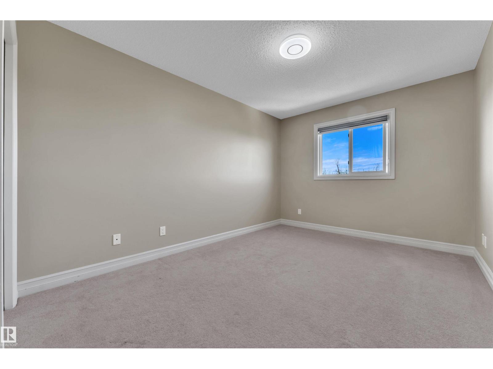 Photo 11 of 77 5317 3 Av Sw, Edmonton AB