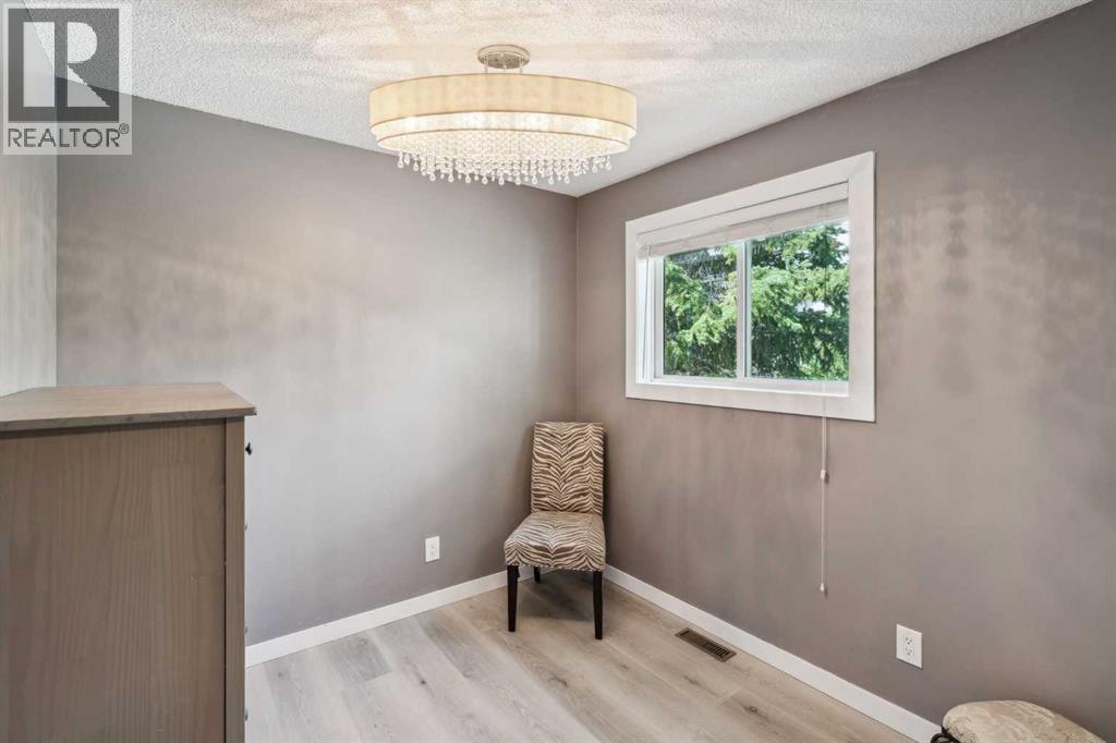 Photo 18 of 1336 154 Avenue Sw, Calgary AB