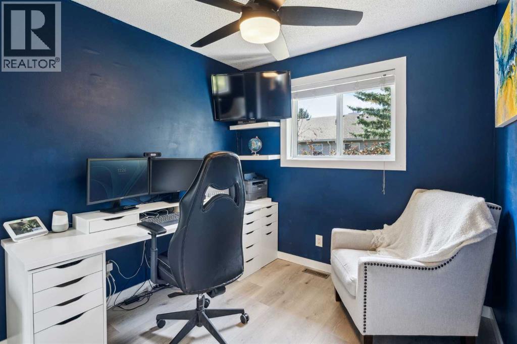 Photo 17 of 1336 154 Avenue Sw, Calgary AB