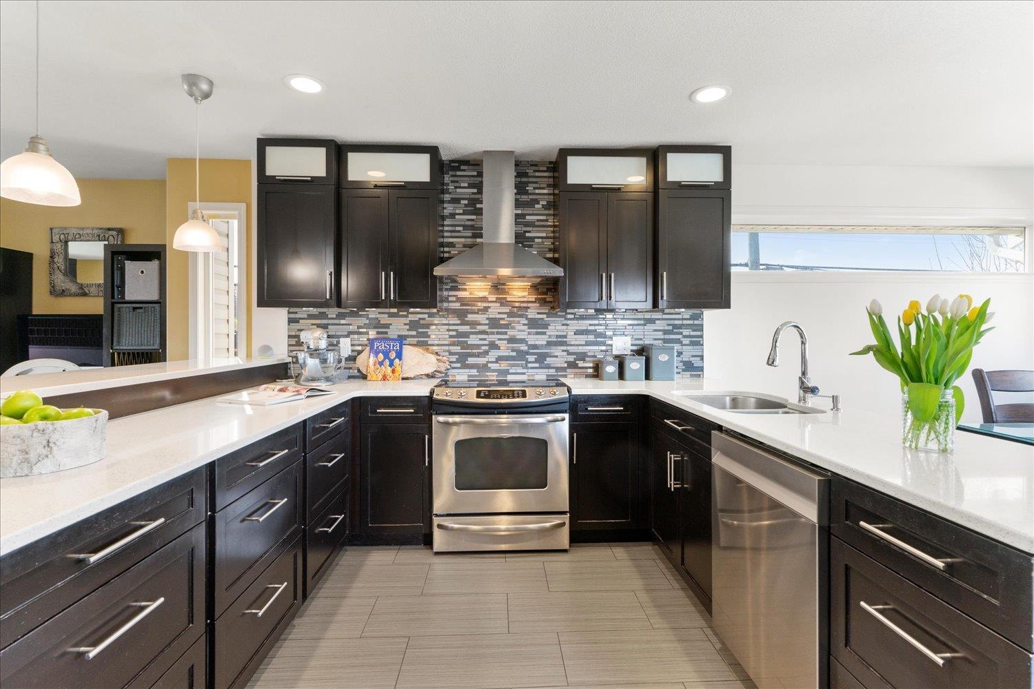 Photo 12 of 34611 6th Avenue, Abbotsford BC