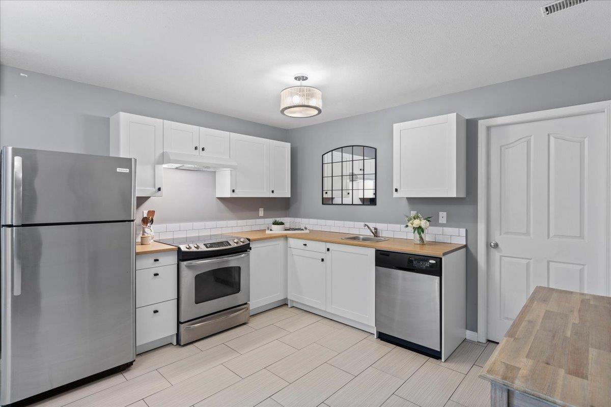 Photo 25 of 34611 6th Avenue, Abbotsford BC