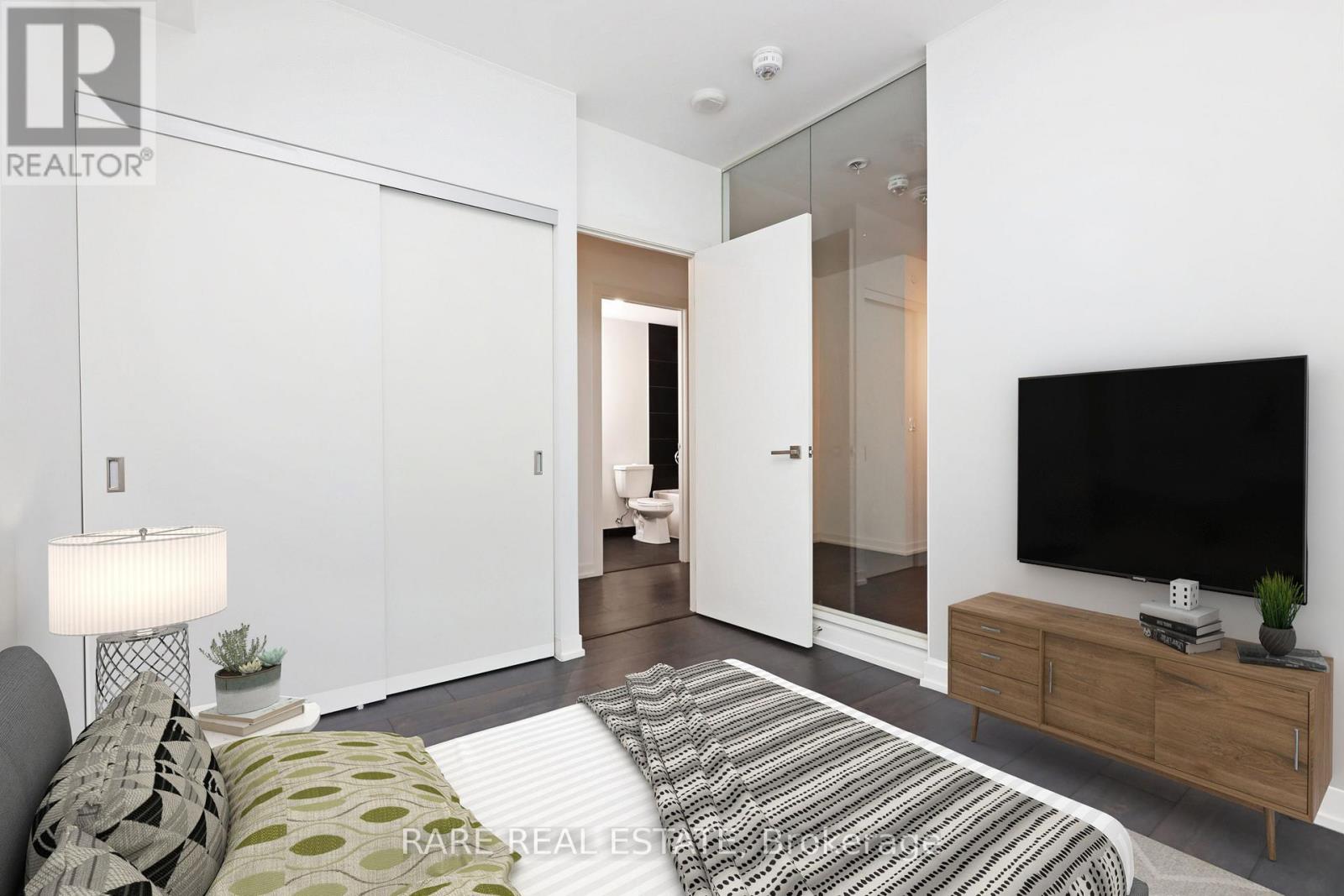 Photo 11 of 205 223 St Clair Avenue W, Toronto ON
