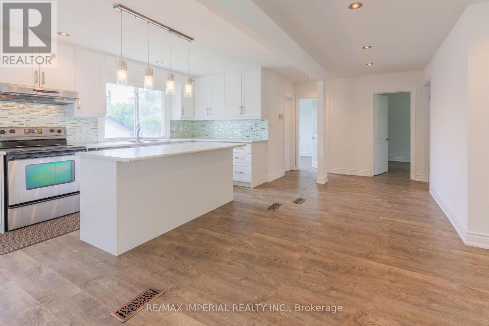 Photo 9 of Main 388 Becker Road, Richmond Hill ON