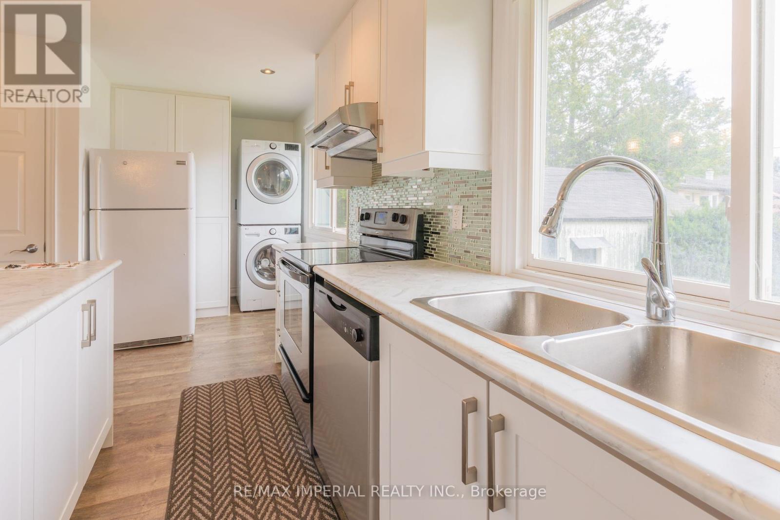 Photo 5 of Main 388 Becker Road, Richmond Hill ON