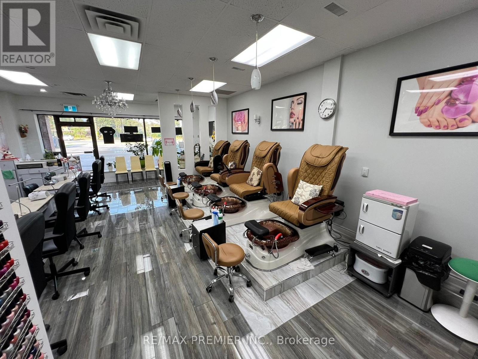 Photo 10 of 9 9300 Keele Street, Vaughan ON