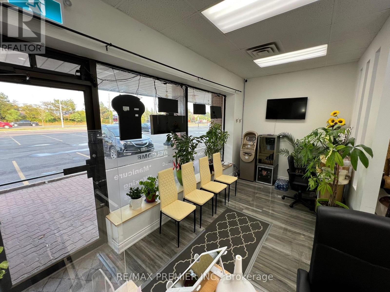 Photo 8 of 9 9300 Keele Street, Vaughan ON