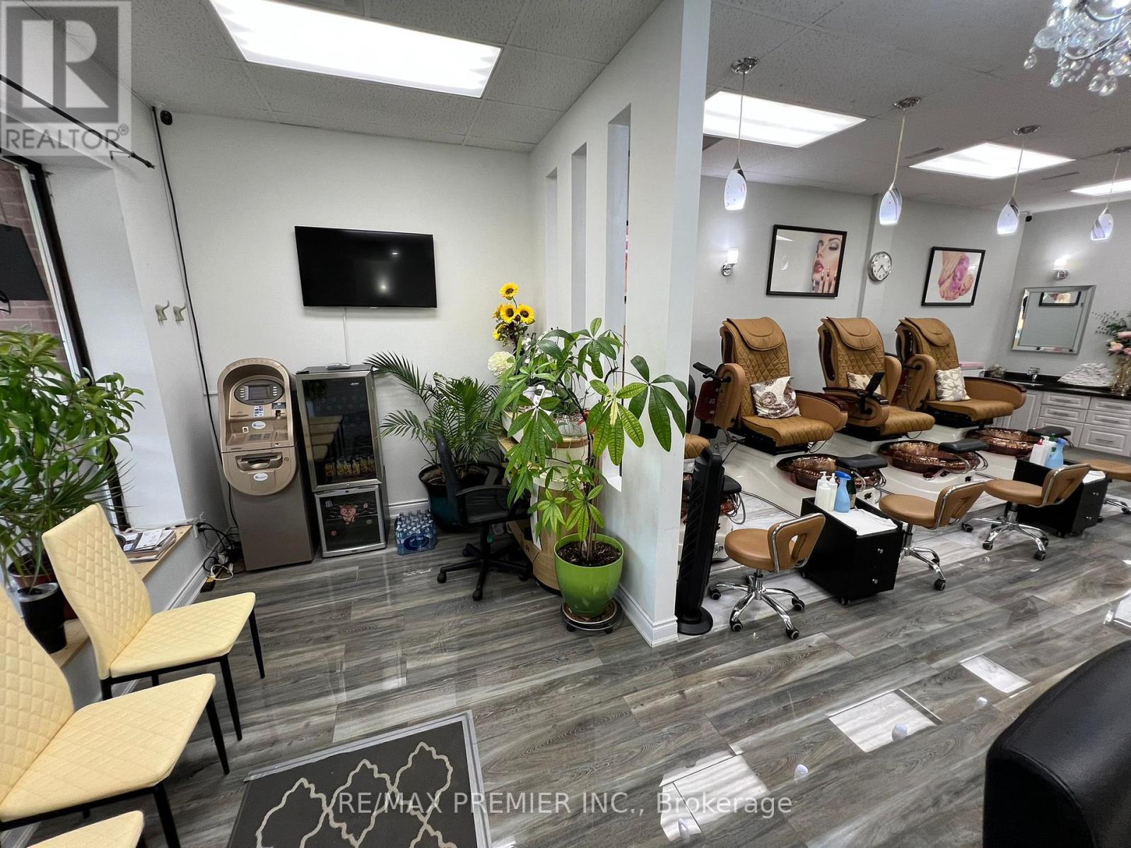 Photo 17 of 9 9300 Keele Street, Vaughan ON