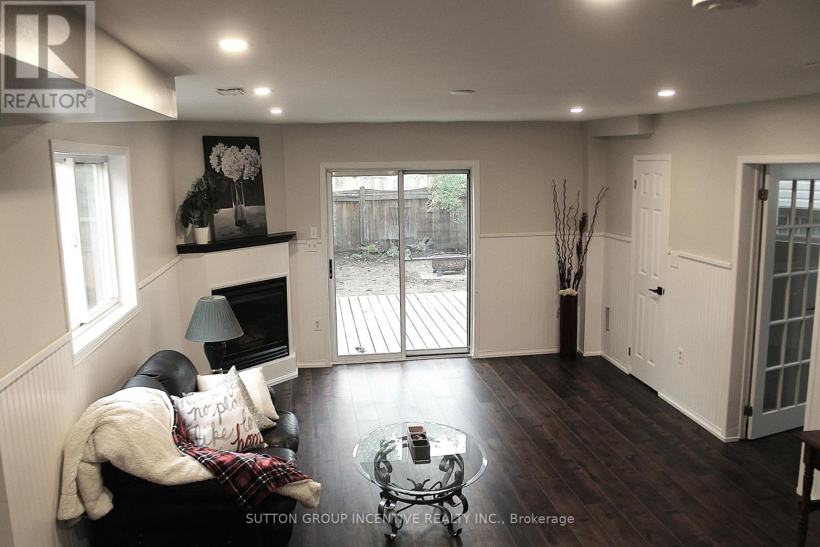 Photo 11 of 30 Assiniboine Drive, Barrie ON
