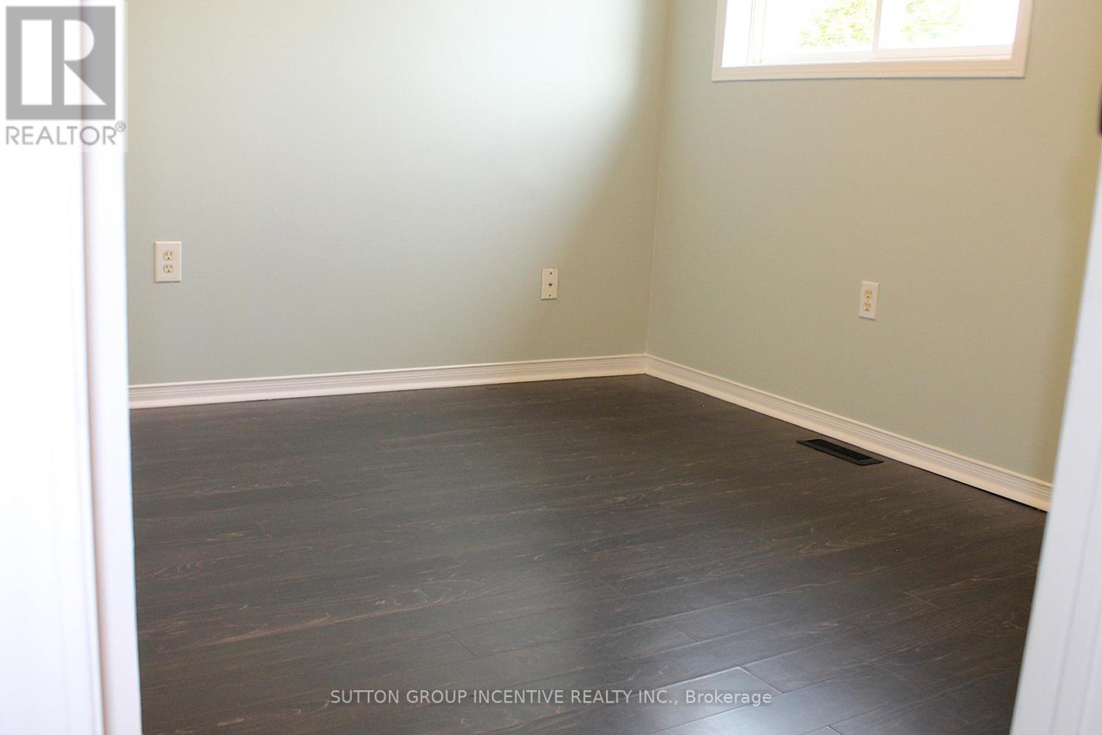 Photo 13 of 30 Assiniboine Drive, Barrie ON