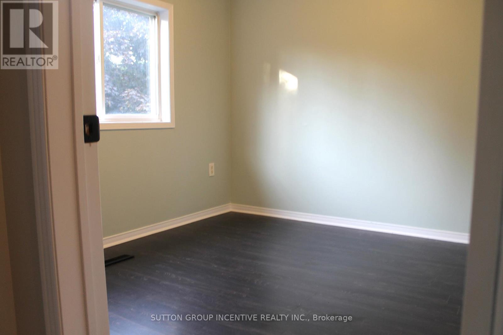 Photo 14 of 30 Assiniboine Drive, Barrie ON