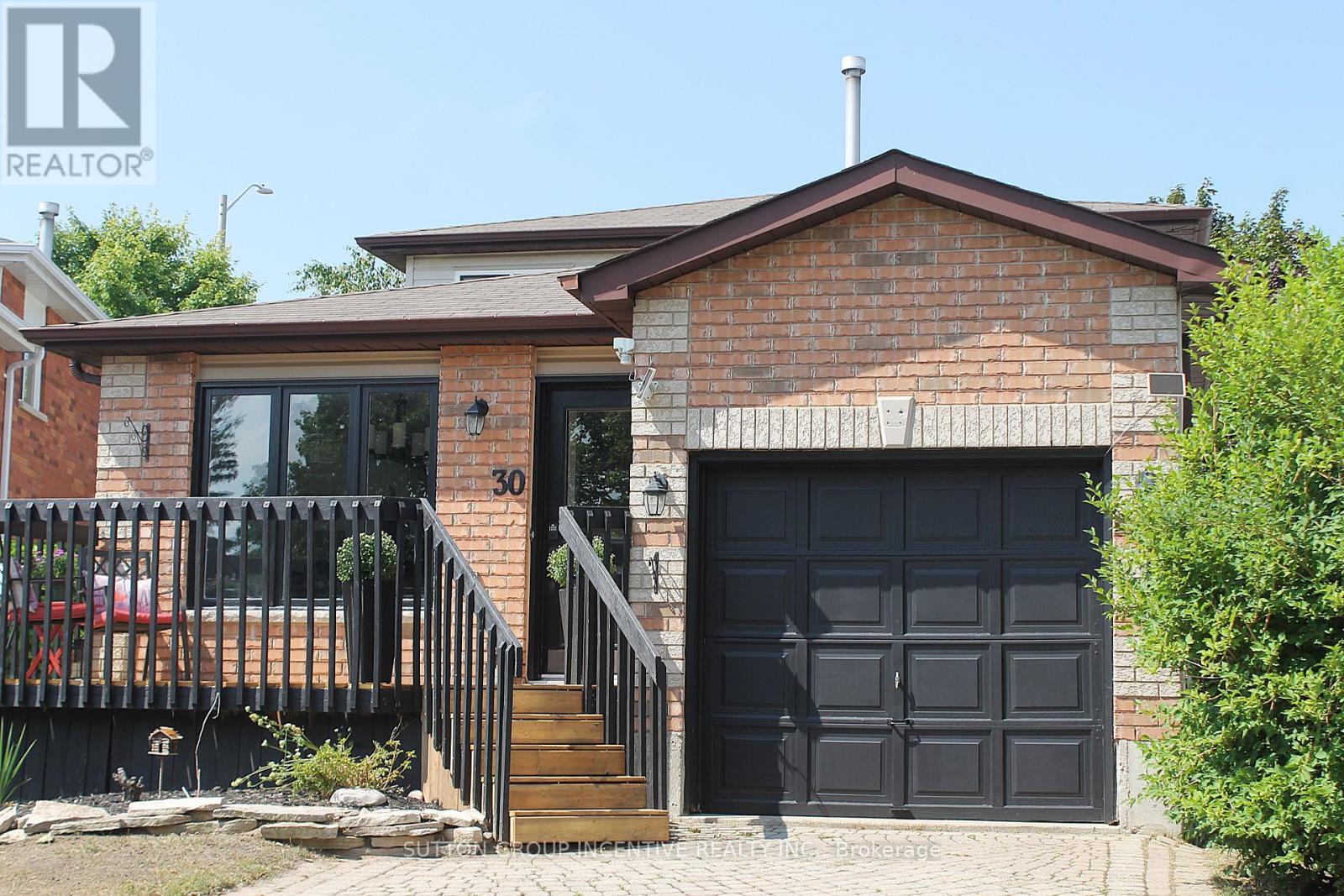 Photo 2 of 30 Assiniboine Drive, Barrie ON