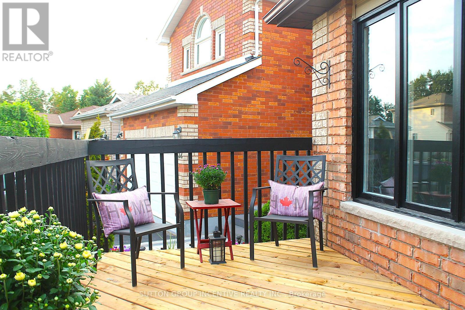 Photo 3 of 30 Assiniboine Drive, Barrie ON