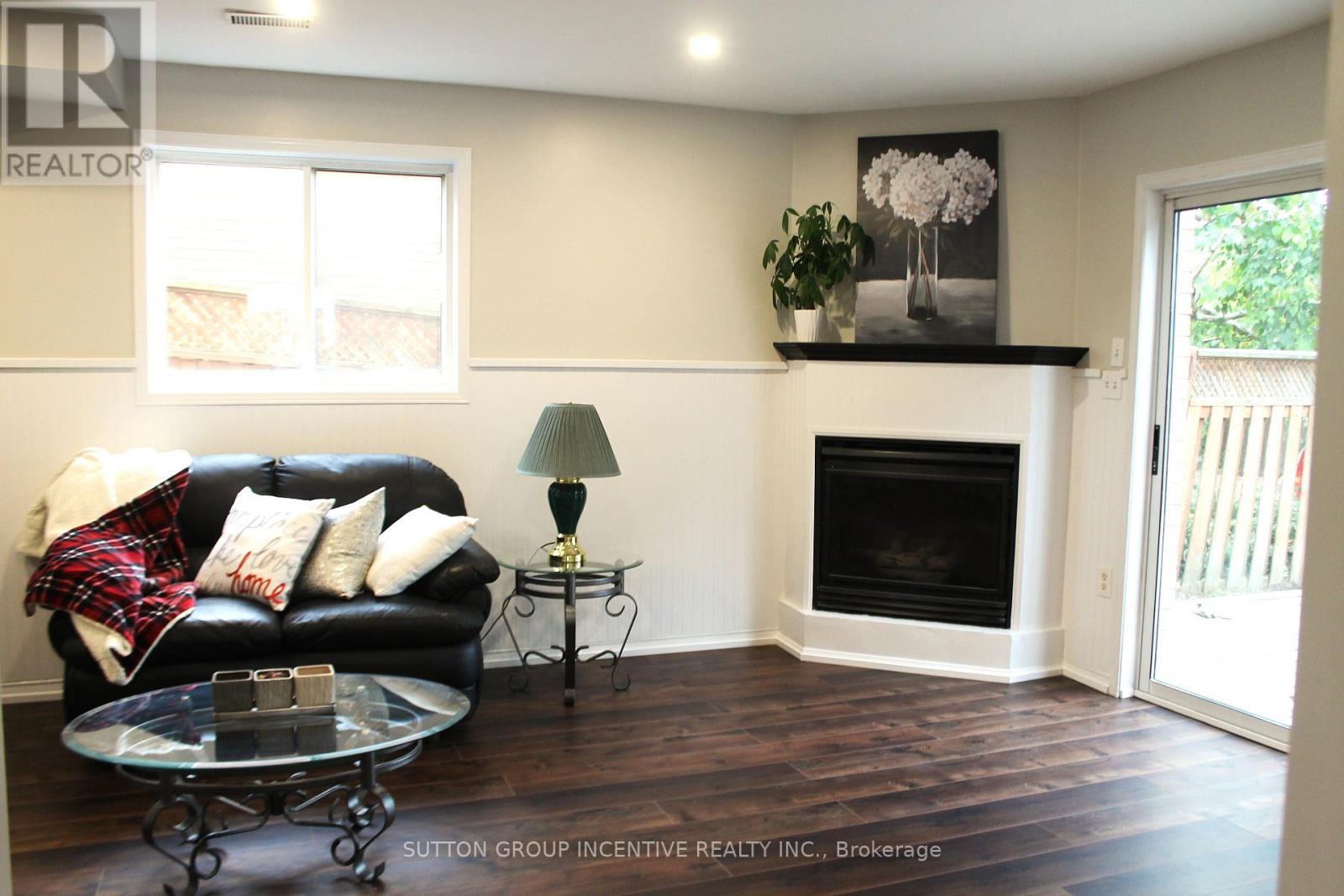 Photo 9 of 30 Assiniboine Drive, Barrie ON