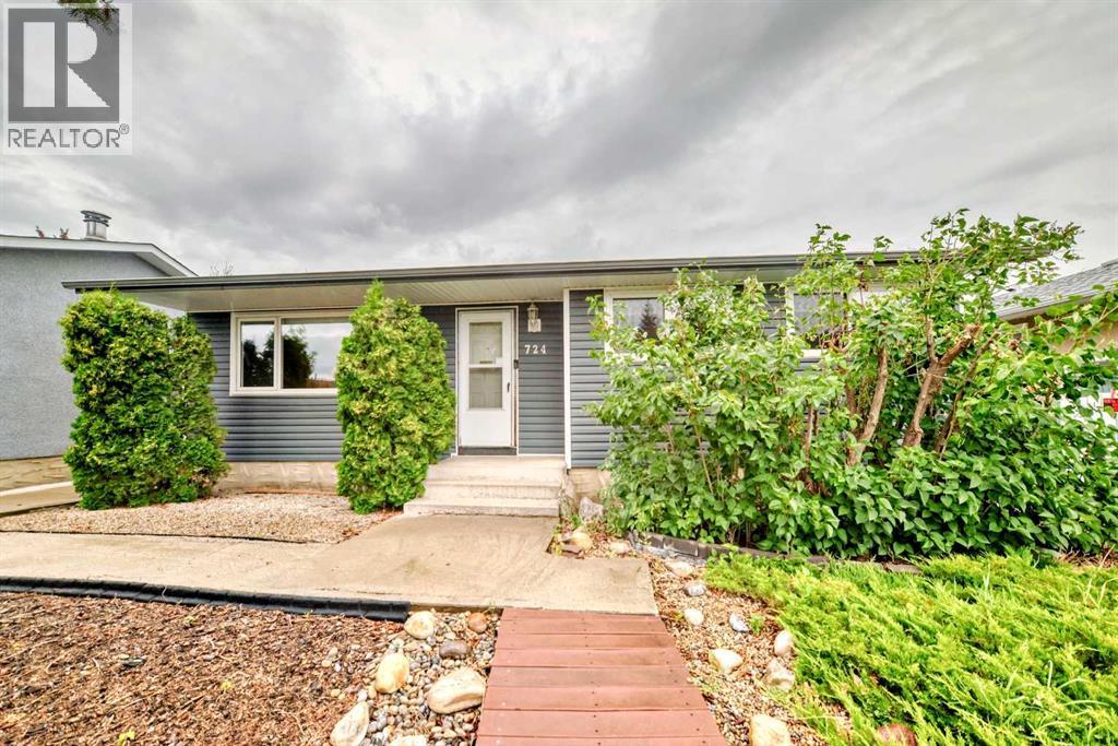 Single Family House Bungalow for Sale in  Pinecliff Road NE Pineridge Calgary 