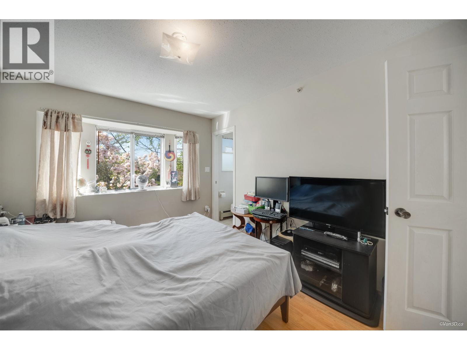 Photo 23 of 4502 Nanaimo Street, Vancouver BC