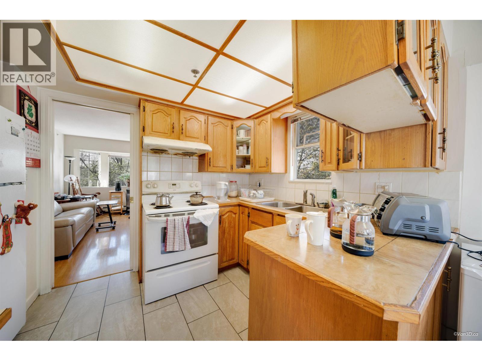 Photo 9 of 4502 Nanaimo Street, Vancouver BC