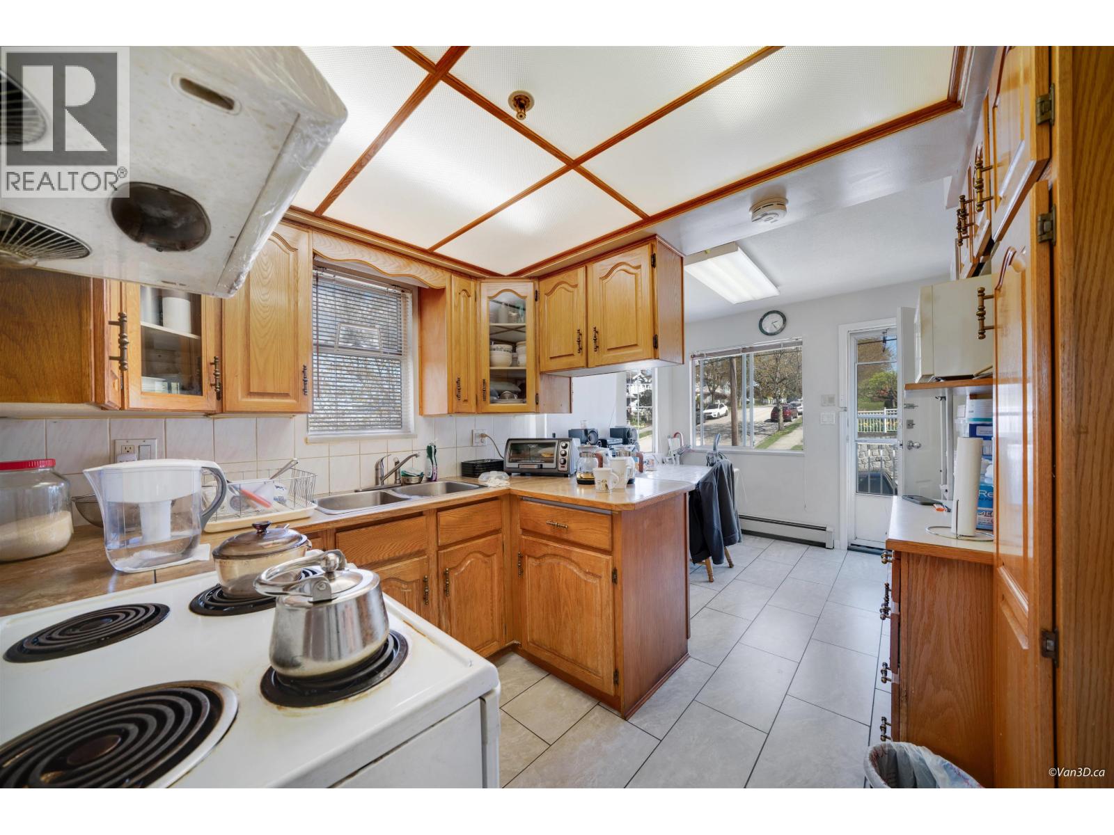 Photo 4 of 4502 Nanaimo Street, Vancouver BC