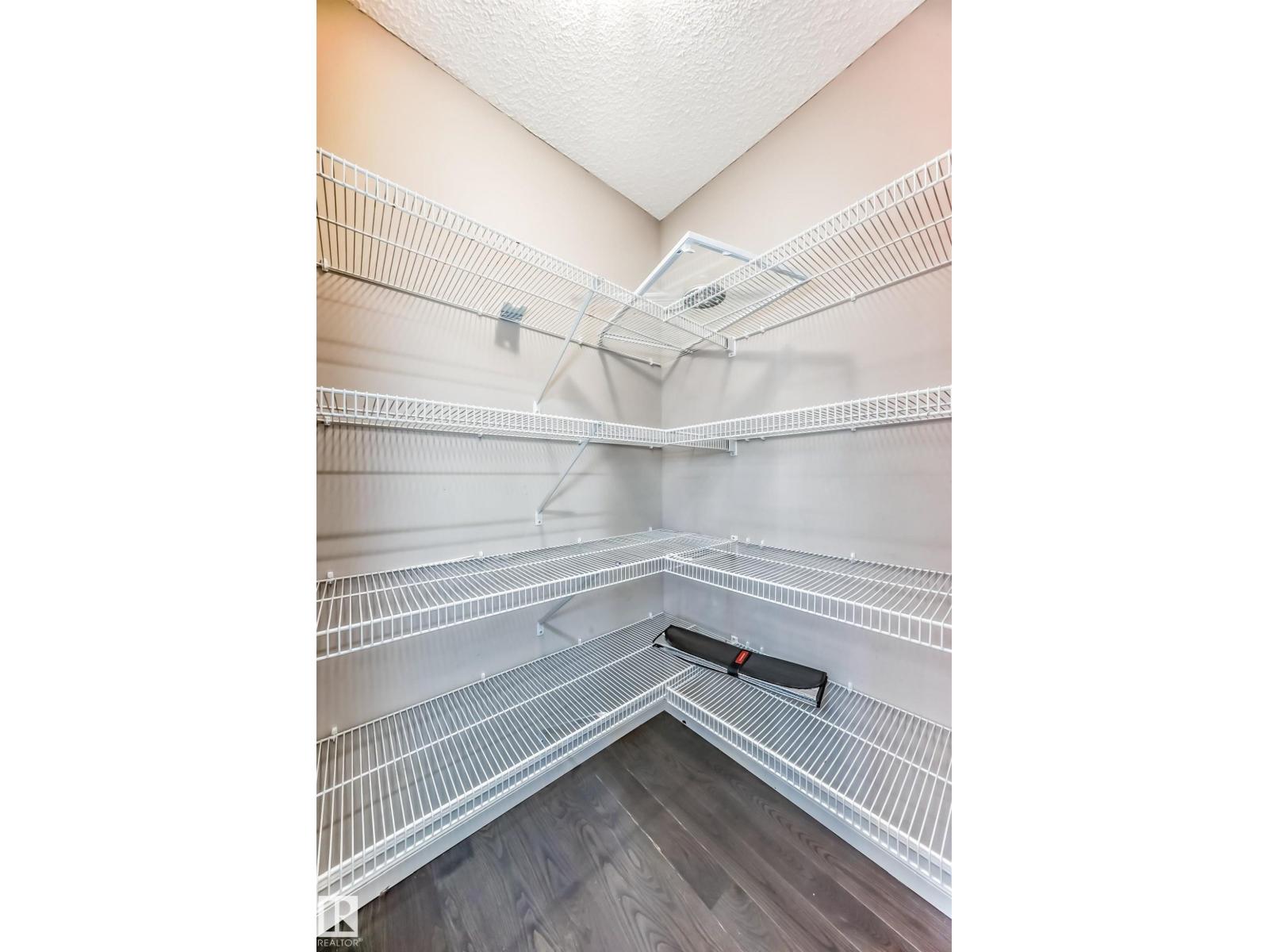 Photo 11 of 638 42 Av Nw, Edmonton AB