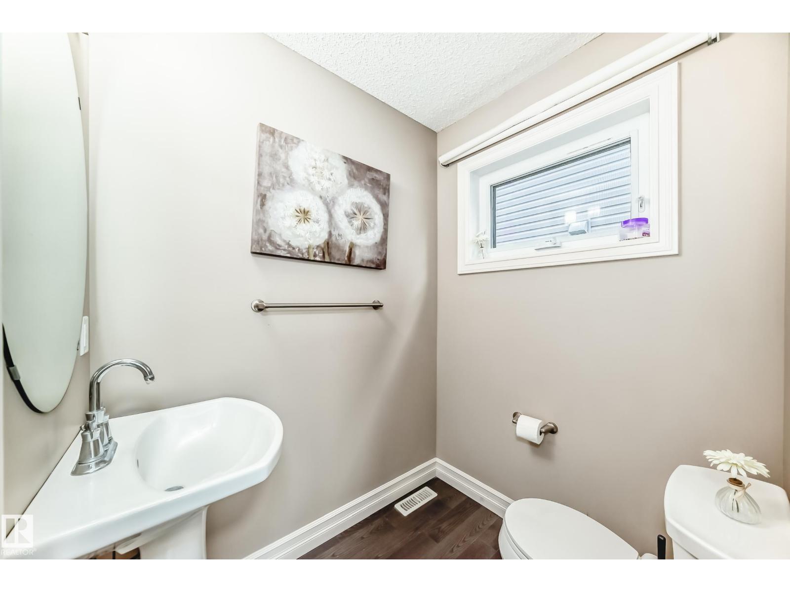 Photo 15 of 638 42 Av Nw, Edmonton AB