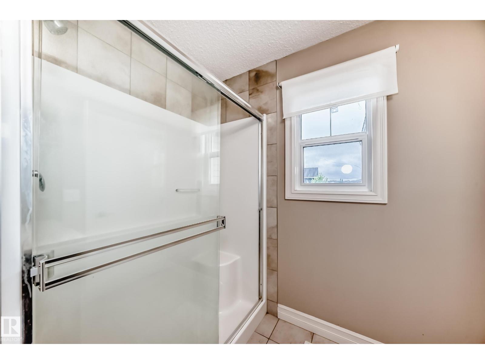 Photo 19 of 638 42 Av Nw, Edmonton AB
