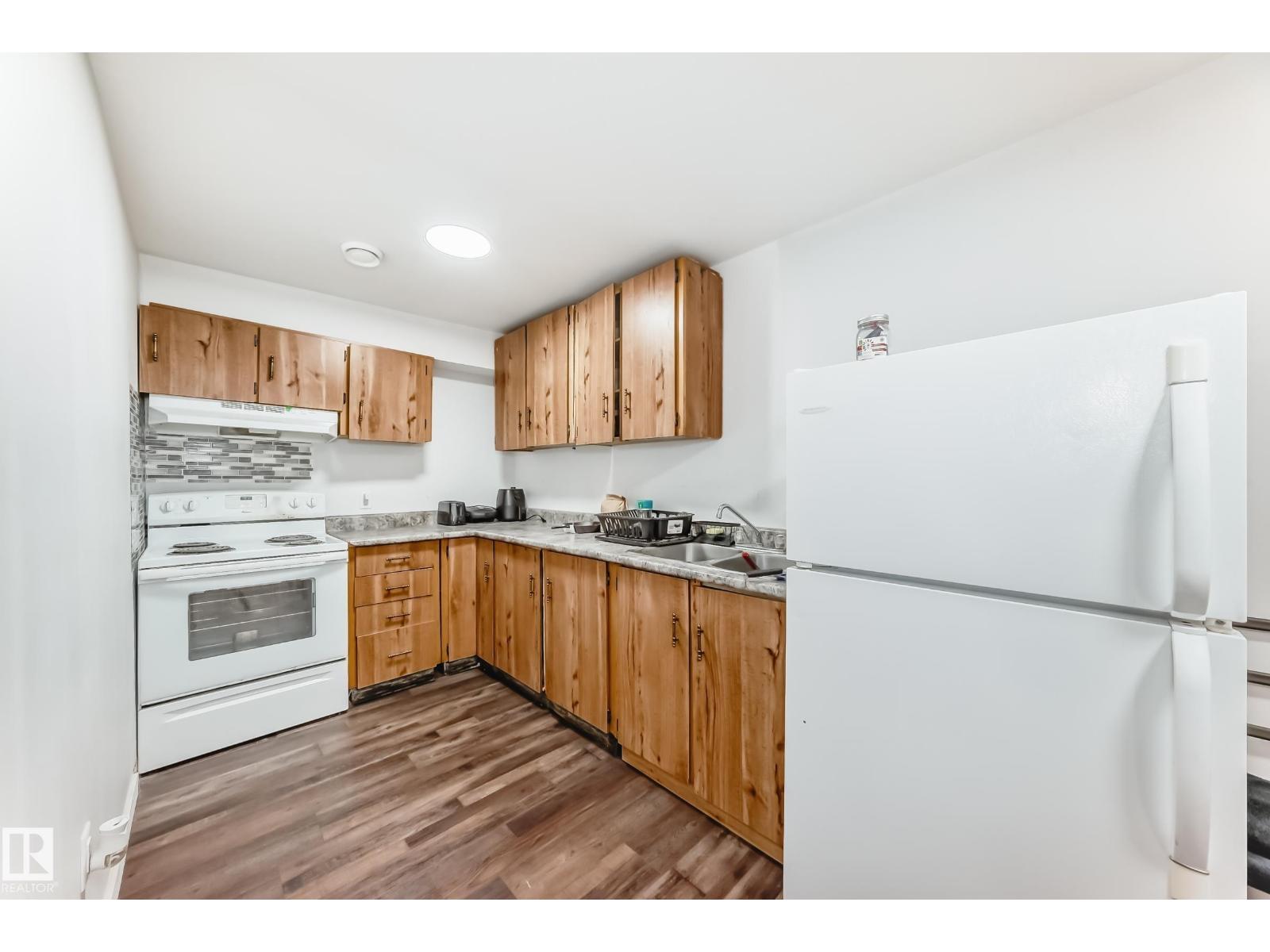 Photo 32 of 638 42 Av Nw, Edmonton AB