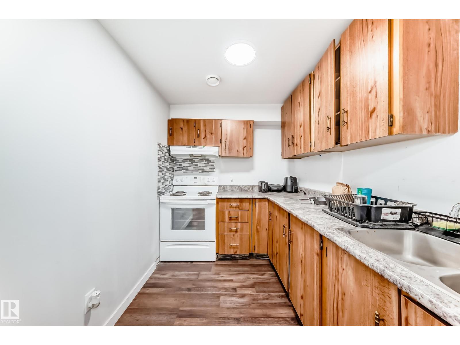 Photo 33 of 638 42 Av Nw, Edmonton AB