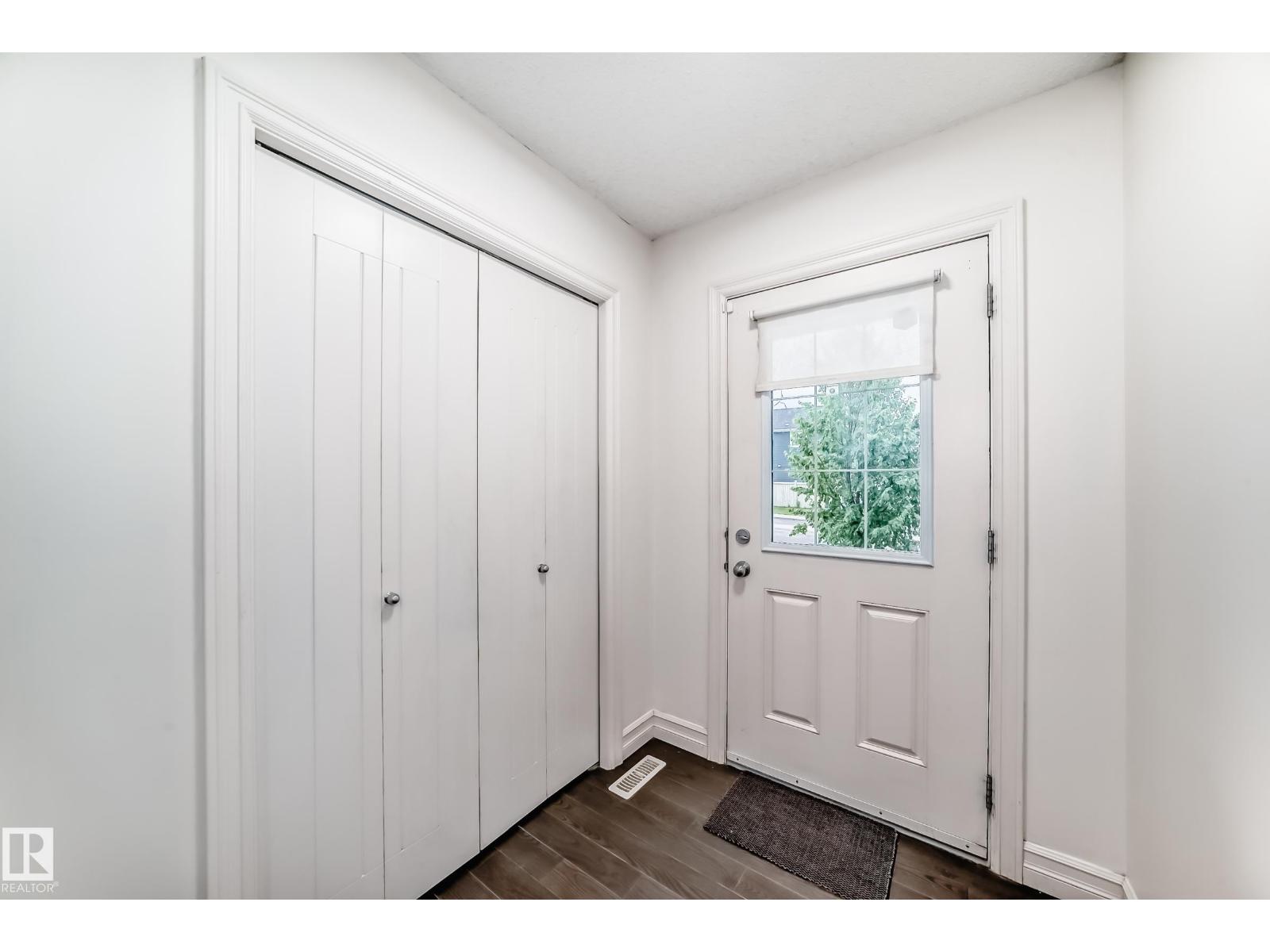 Photo 3 of 638 42 Av Nw, Edmonton AB