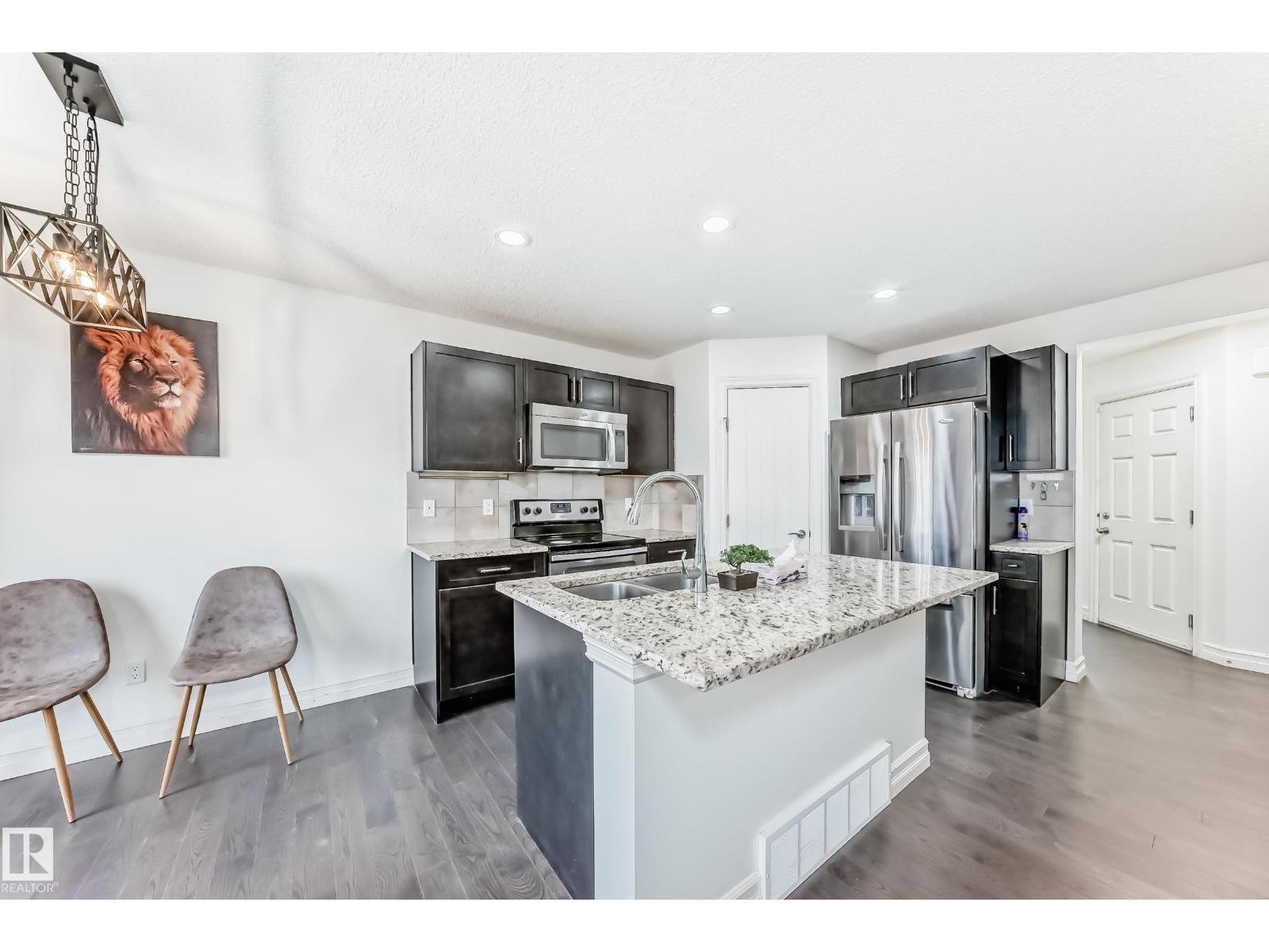 Photo 5 of 638 42 Av Nw, Edmonton AB