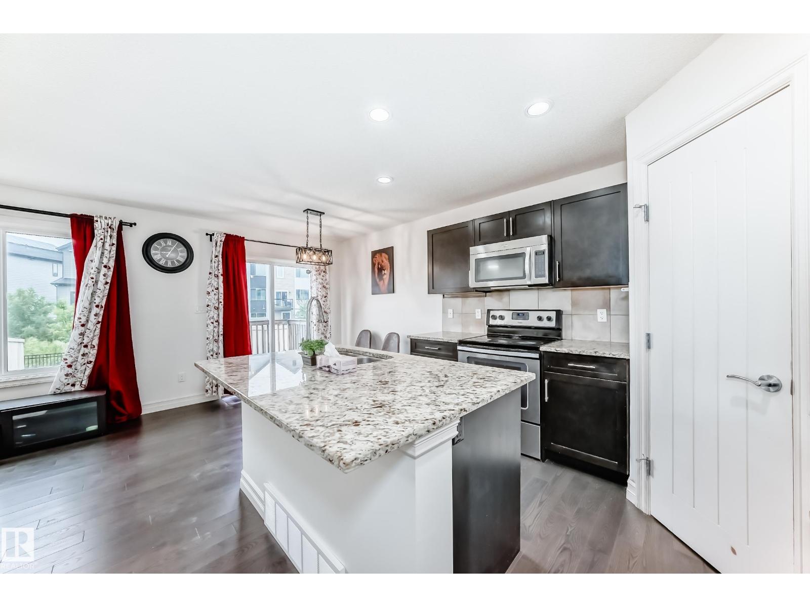 Photo 7 of 638 42 Av Nw, Edmonton AB